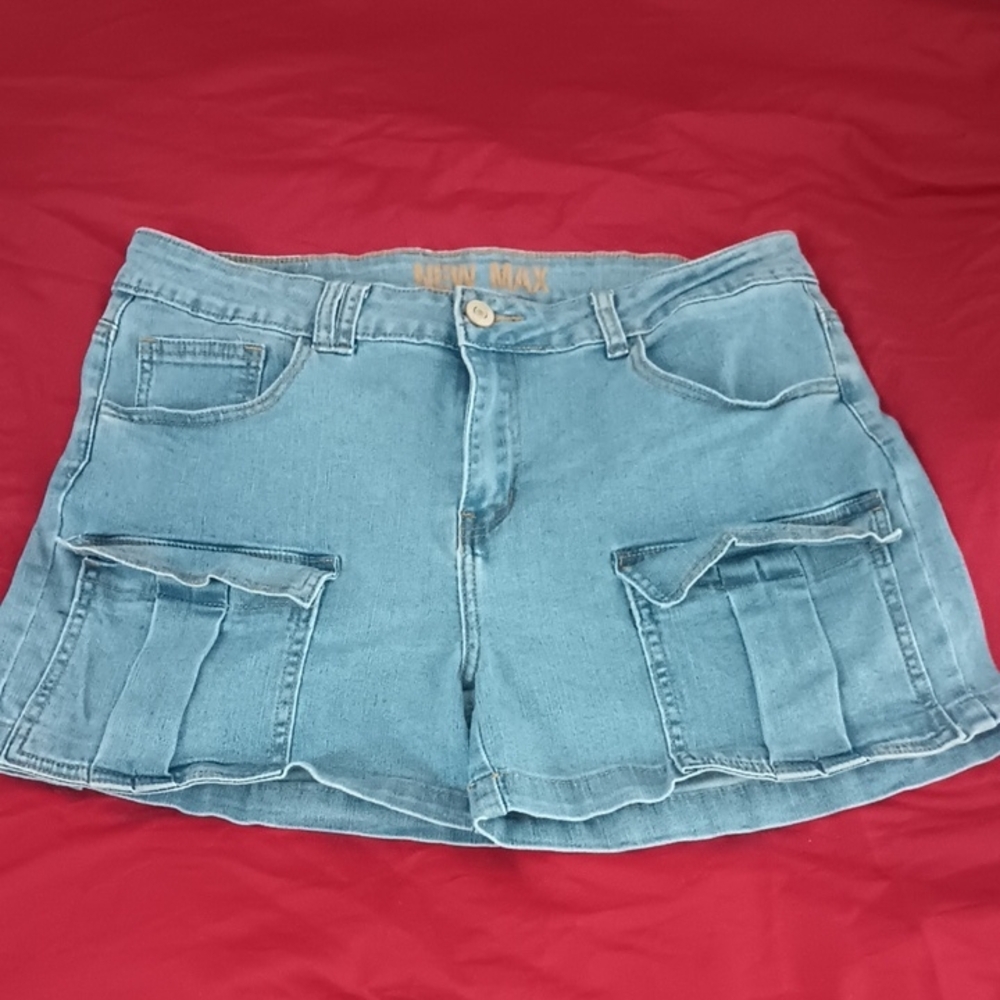 New Max Denim Blue Women Shorts Size 16 Stylish Stretchy Spring Summer 🌞
